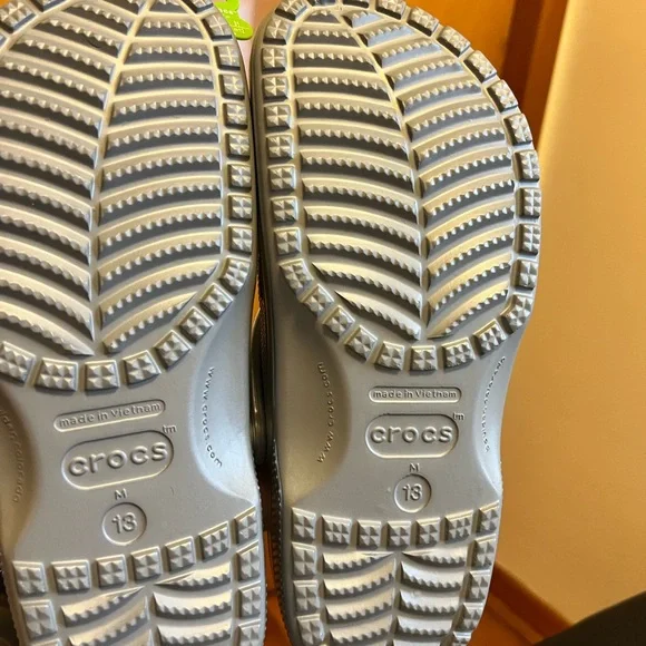 CROCS/Disney Grogu Clogs Size 13. Brand New Never Worn!!!! - Picture 9 of 10